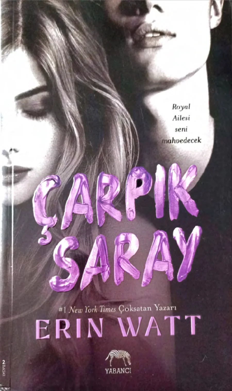 Çarpık Saray kapak görseli