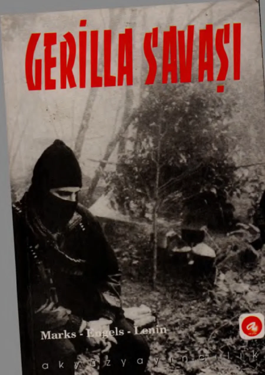 Lenin Gerilla Savaşı kapak görseli
