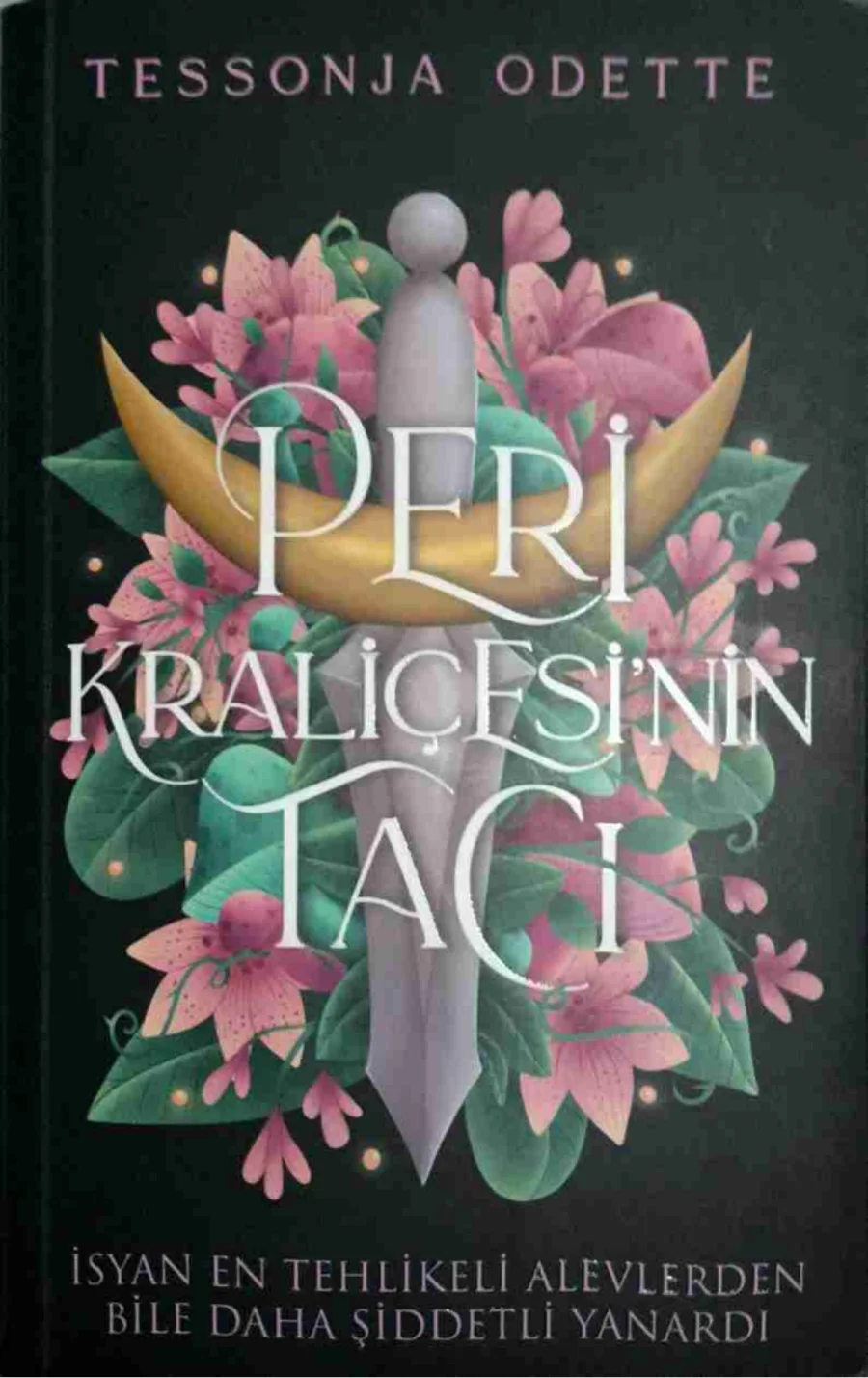 Peri Kraliçesi'nin Tacı kapak görseli