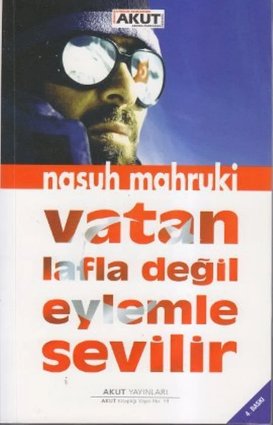 Vatan Lafla Değil Eylemle Sevilir AKUT Yayınları kapak görseli